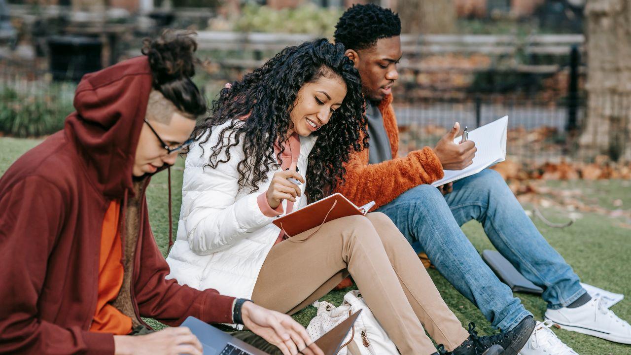 Mahasiswa Indonesia Sebagai Agen Perubahan: Proses Pendewasaan Dan Tanggung Jawab Sosial