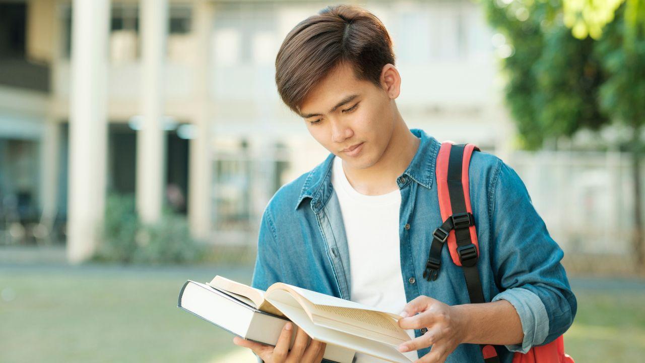 Tantangan Akademik Dan Tekanan Prestasi Dalam Kehidupan Mahasiswa Indonesia