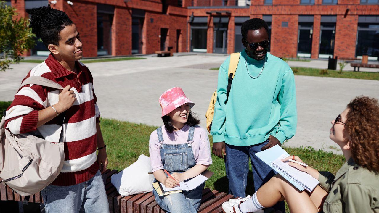 Mahasiswa Indonesia Dan Persiapan Karier Sejak Bangku Kuliah