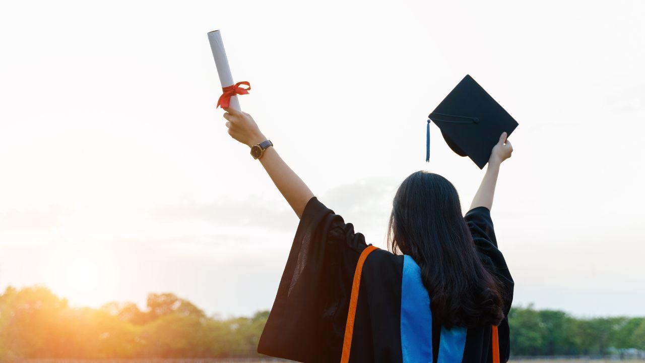 Dinamika Kehidupan Mahasiswa Baru Dalam Proses Adaptasi Kampus Di Indonesia