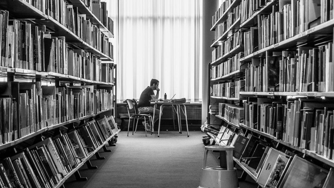 Kehidupan Mahasiswa Perantauan Di Indonesia: Antara Kemandirian Dan Kerinduan Rumah