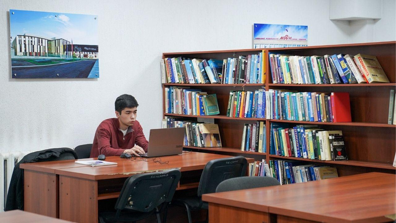 Peran Kehidupan Mahasiswa Indonesia Dalam Membentuk Generasi Penerus Bangsa