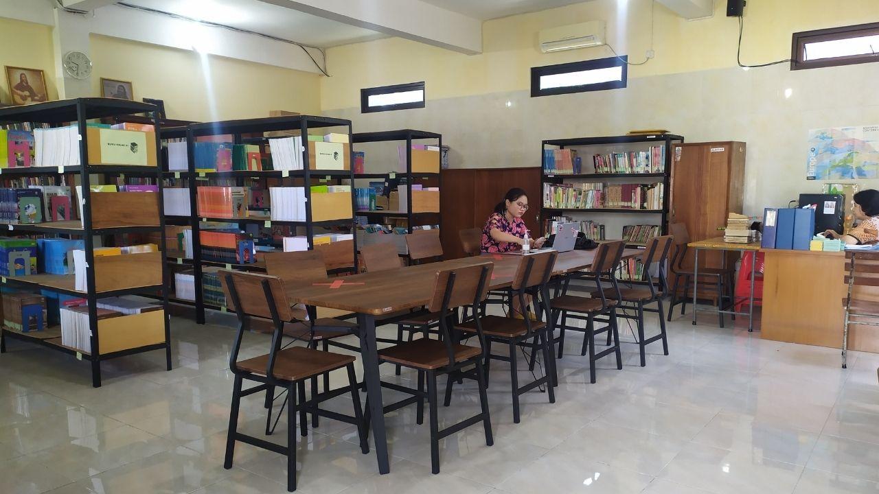 Kehidupan Mahasiswa Indonesia Yang Bekerja Sambil Kuliah: Antara Tanggung Jawab Dan Perjuangan