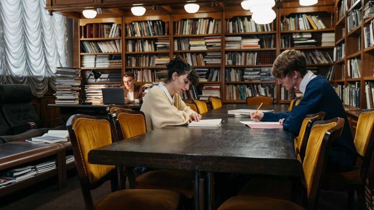 Mahasiswa Dan Aktivitas Organisasi: Membangun Kepemimpinan Dan Keterampilan Sosial