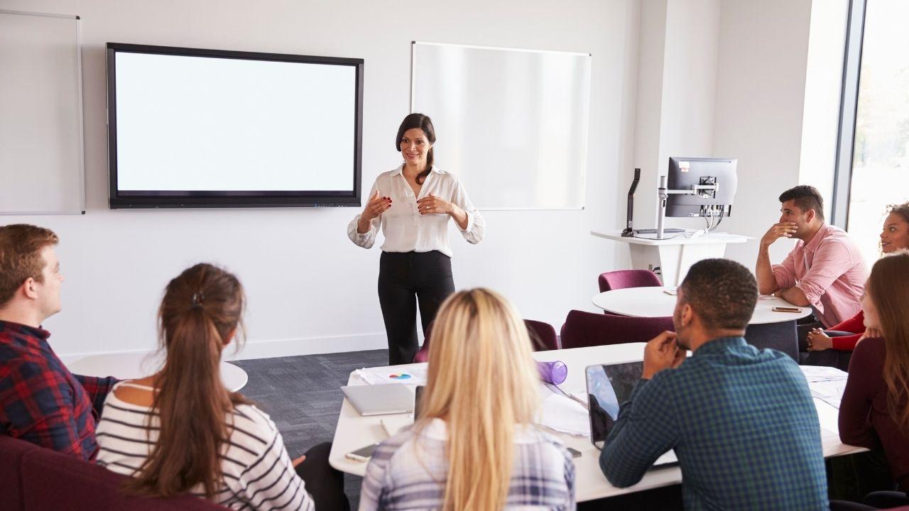 Mahasiswa Dan Proses Pencarian Jati Diri Di Masa Perkuliahan