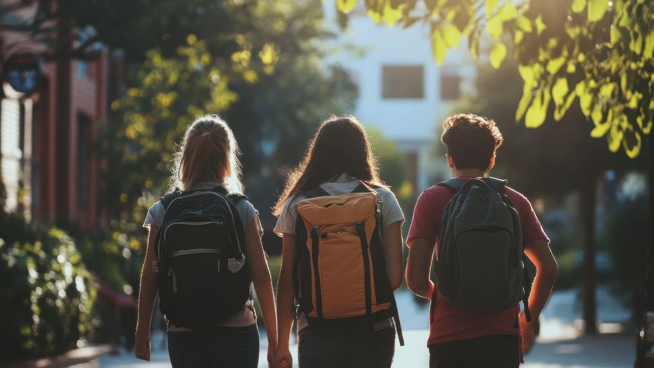 Potret Kehidupan Mahasiswa Di Indonesia: Antara Kebebasan, Tanggung Jawab, Dan Proses Pendewasaan