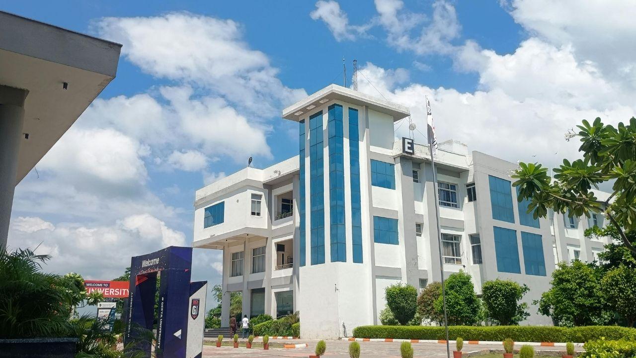 Warna-Warni Kehidupan Mahasiswa Indonesia: Antara Akademik, Sosial, Dan Pembentukan Karakter