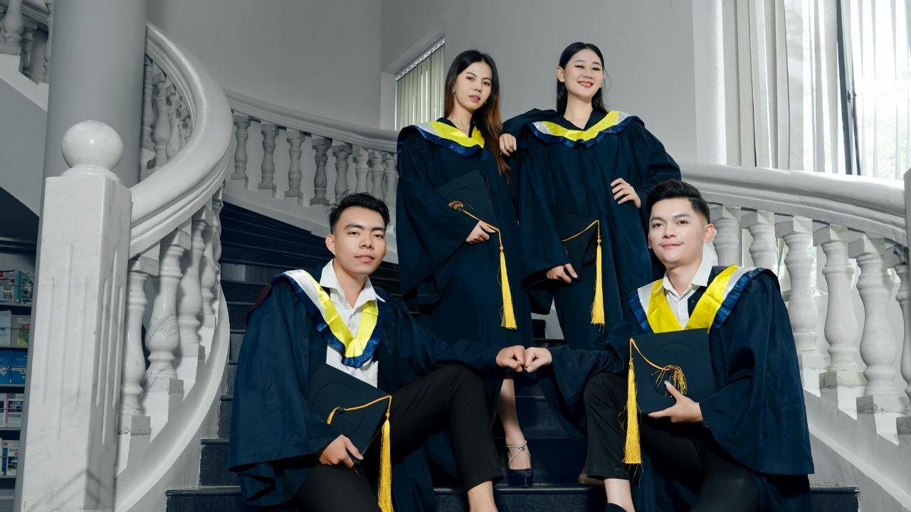 Kehidupan Mahasiswa Di Indonesia: Menyeimbangkan Akademik, Lingkungan Kos, Dan Interaksi Sosial