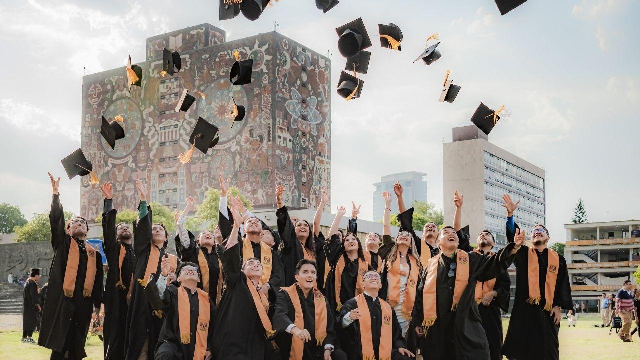 Kehidupan Mahasiswa Indonesia: Belajar Mandiri Di Tengah Kebebasan Dan Tantangan Sosial