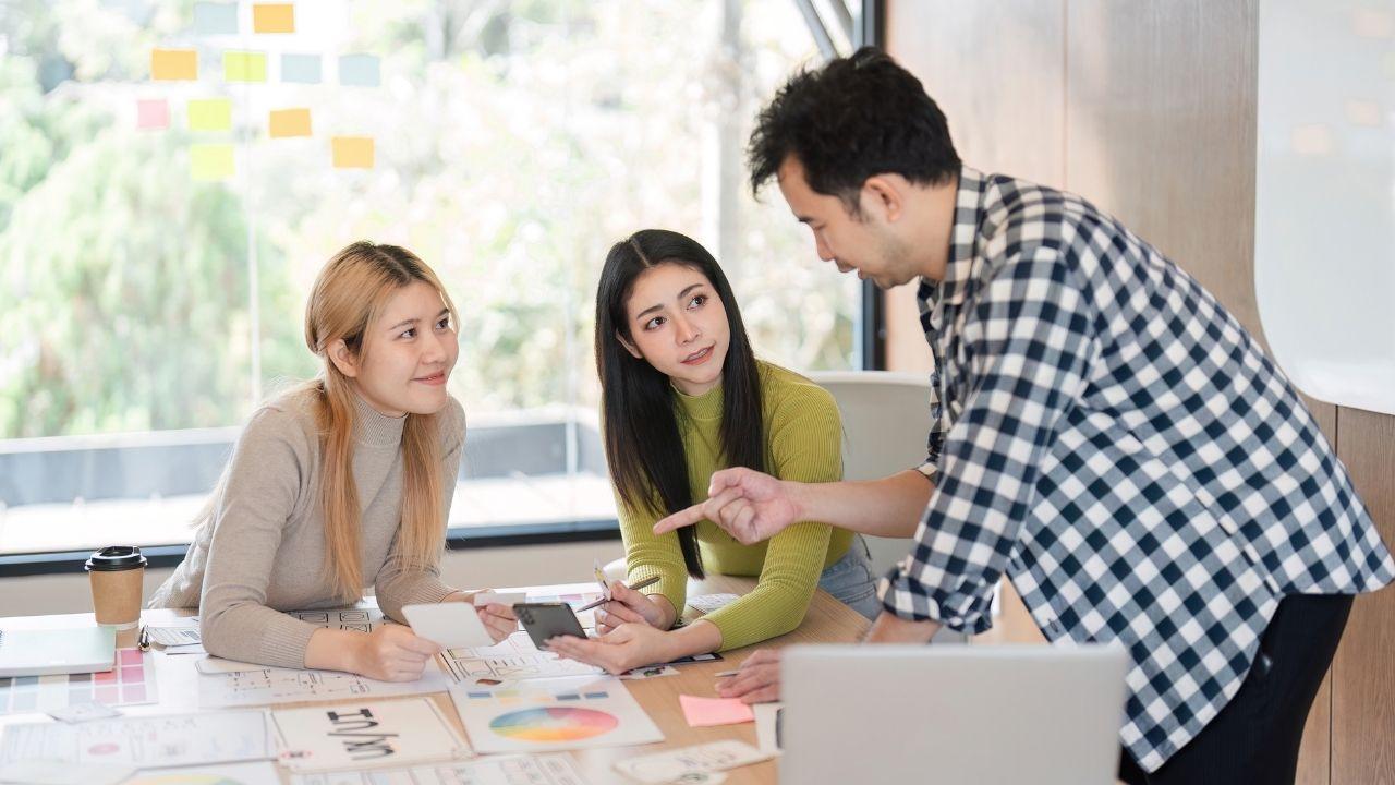 Realitas Kehidupan Mahasiswa Indonesia: Antara Tekanan Akademik Dan Kehidupan Sosial