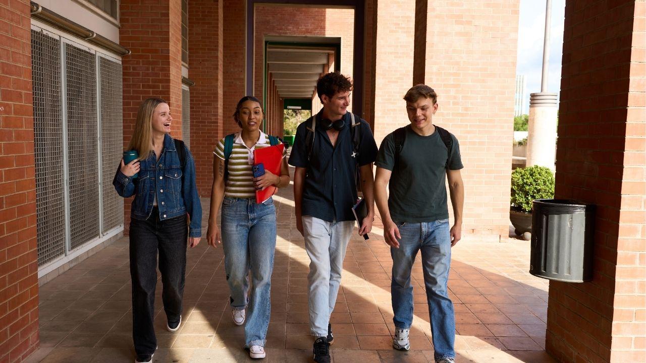 Mahasiswa Indonesia Dan Proses Menemukan Jati Diri Di Lingkungan Kampus