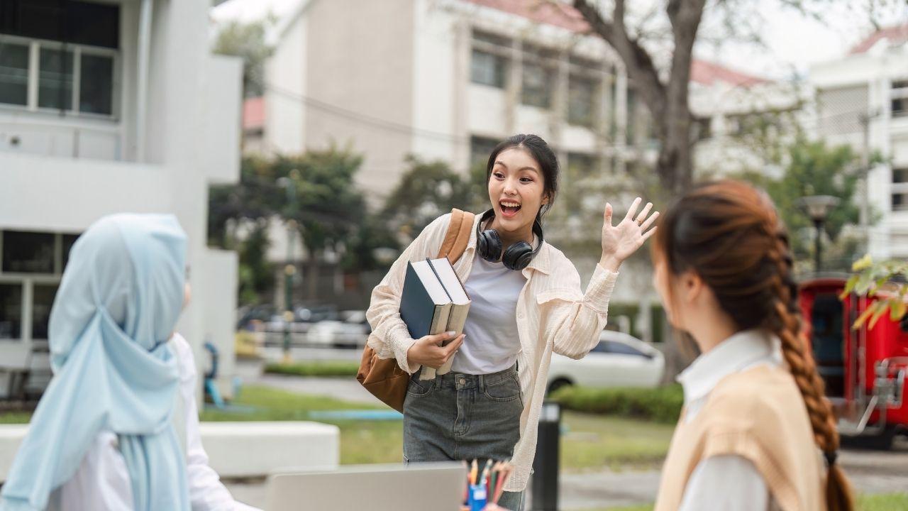 Kehidupan Mahasiswa Indonesia Dalam Menghadapi Tekanan Mental Dan Sosial
