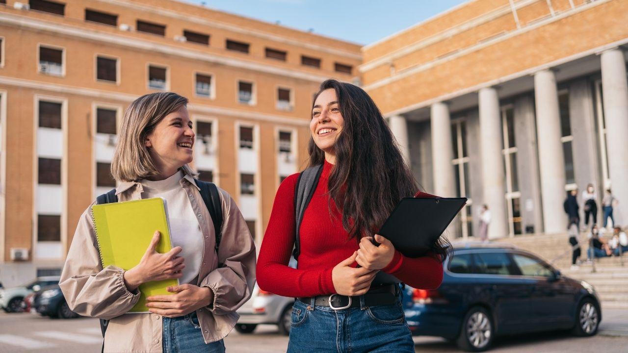 Kehidupan Mahasiswa Indonesia Dalam Menyikapi Kebebasan Dan Tanggung Jawab
