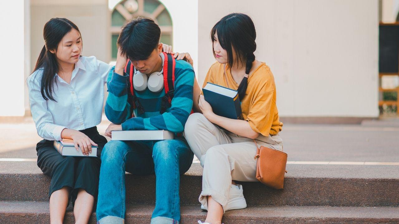 Kehidupan Mahasiswa Indonesia Dalam Mengelola Tekanan Akademik Dan Sosial