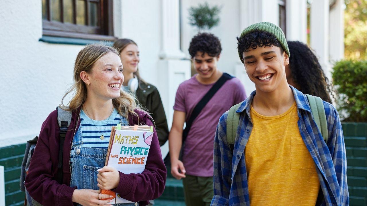 Kehidupan Mahasiswa Indonesia Dalam Menghadapi Tantangan Perbedaan Budaya Dan Latar Belakang