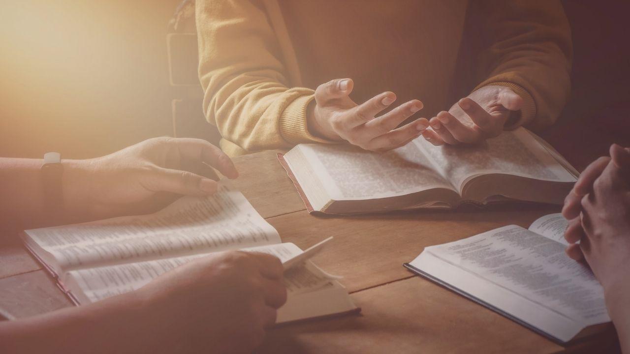 Peran Aktivitas Akademik Dan Nonakademik Dalam Kehidupan Mahasiswa Indonesia