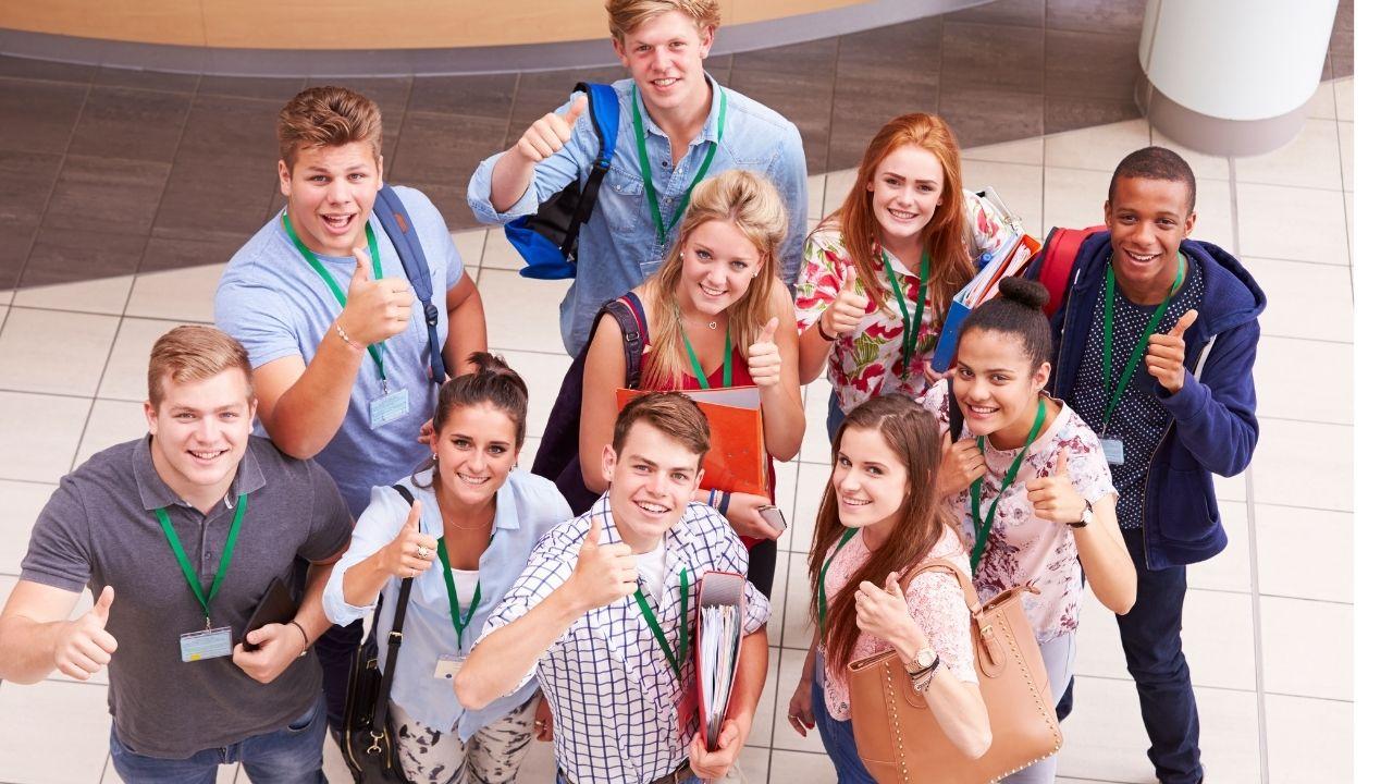 Peran Dosen Dalam Membentuk Karakter Dan Pola Pikir Mahasiswa Indonesia