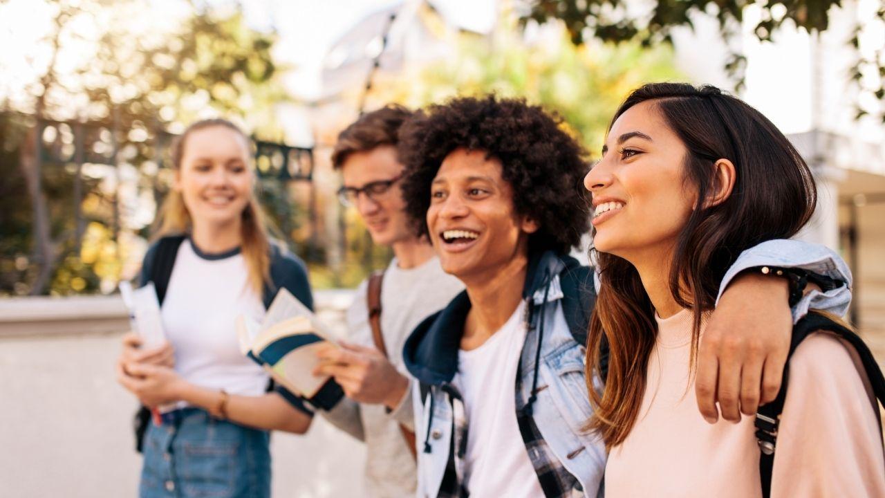 Mahasiswa Dan Peran Sosial: Kontribusi Nyata Bagi Masyarakat