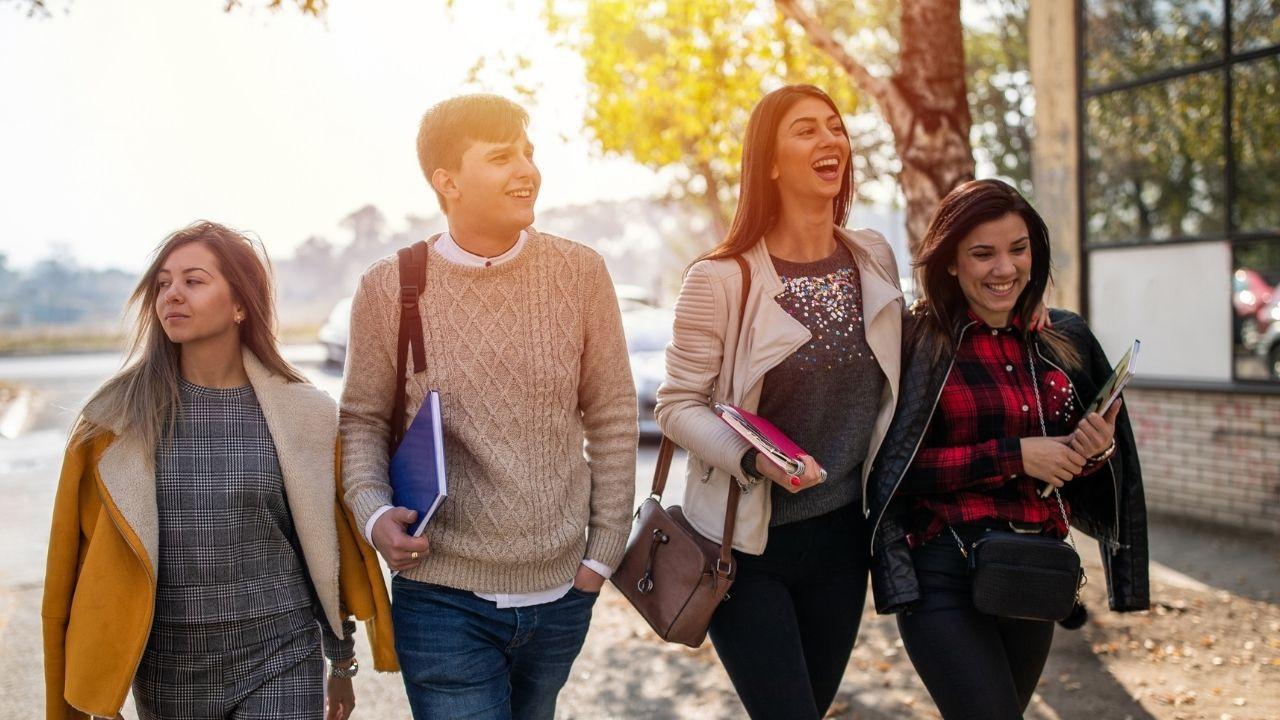 Mahasiswa Dan Pengembangan Jaringan Profesional: Membangun Koneksi Sejak Kuliah