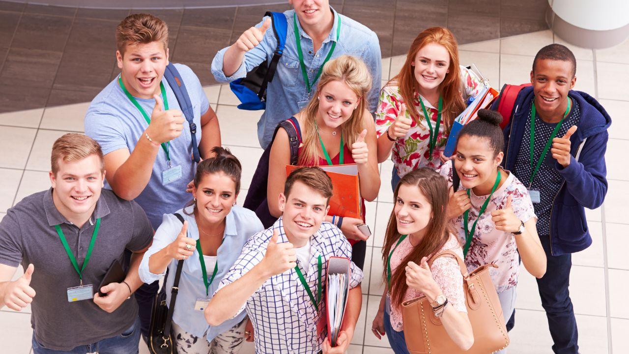 Dinamika Kehidupan Mahasiswa Di Indonesia: Antara Akademik Dan Realitas Sehari-hari