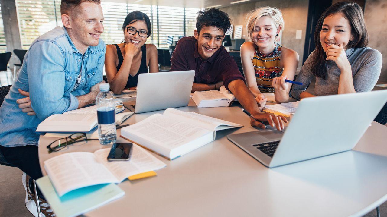 Menjadi Mahasiswa Perantau Di Indonesia: Proses Adaptasi Dan Pembentukan Karakter