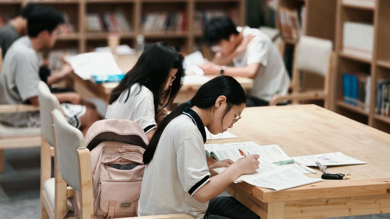 Mahasiswa Indonesia Dan Kecerdasan Buatan AI: Peluang Dan Tantangan Dalam Dunia Akademik