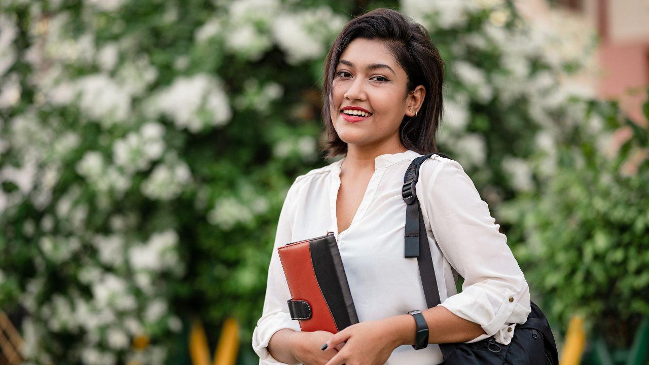 Mahasiswa Indonesia Dan Budaya Membaca: Tantangan Dan Peluang Di Era Digital