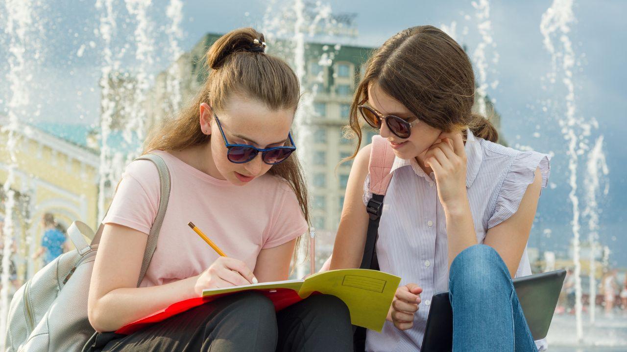 Mahasiswa Indonesia Dalam Dinamika Kehidupan Akademik Dan Sosial Di Kampus