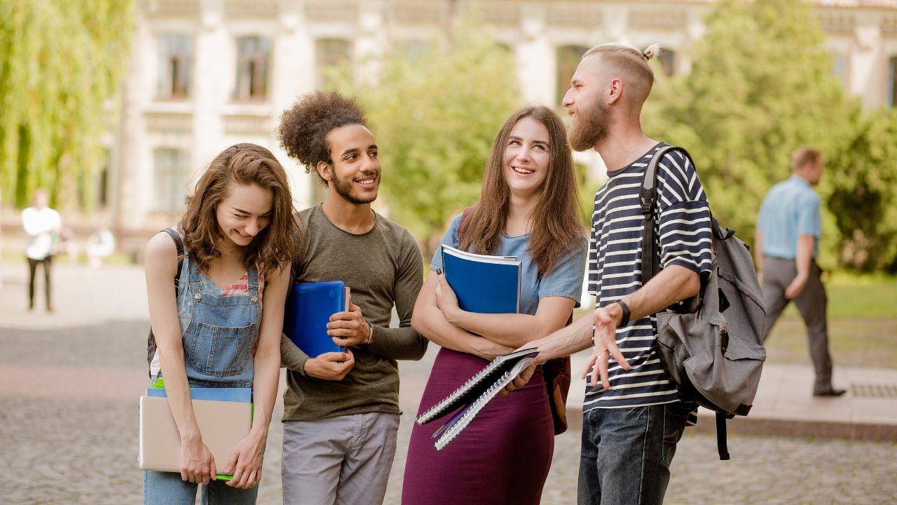 Mahasiswa Dan Proses Adaptasi Dalam Lingkungan Perguruan Tinggi