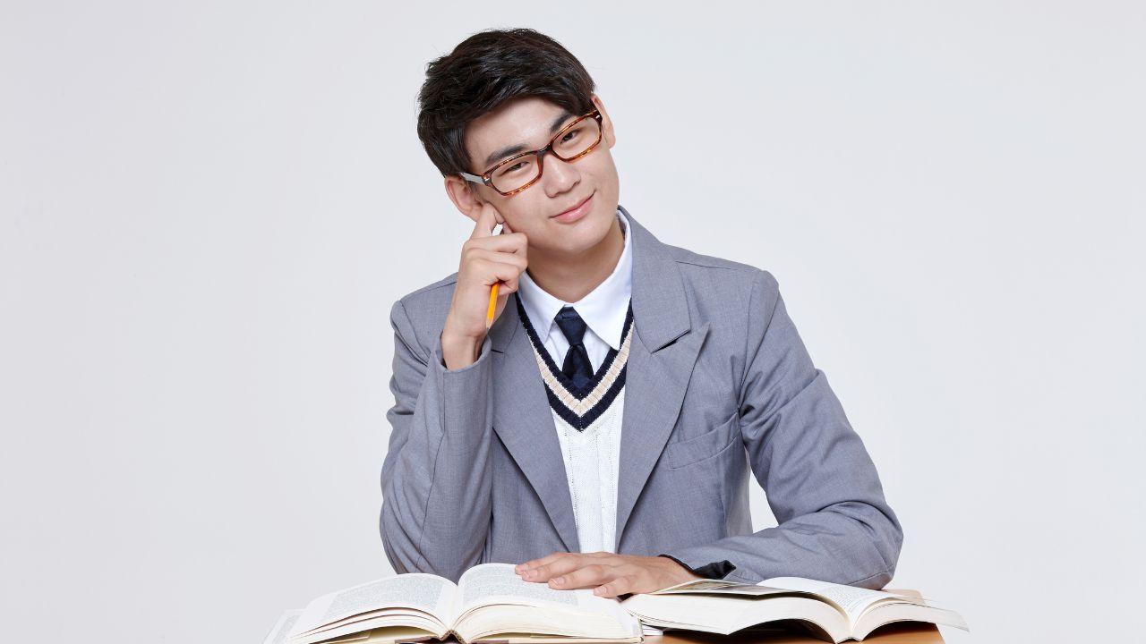 Aktivitas Mahasiswa Indonesia Dalam Menyeimbangkan Akademik Dan Sosial