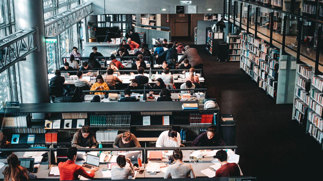 Mahasiswa Indonesia Dalam Aktivitas Kampus Dan Pengembangan Potensi