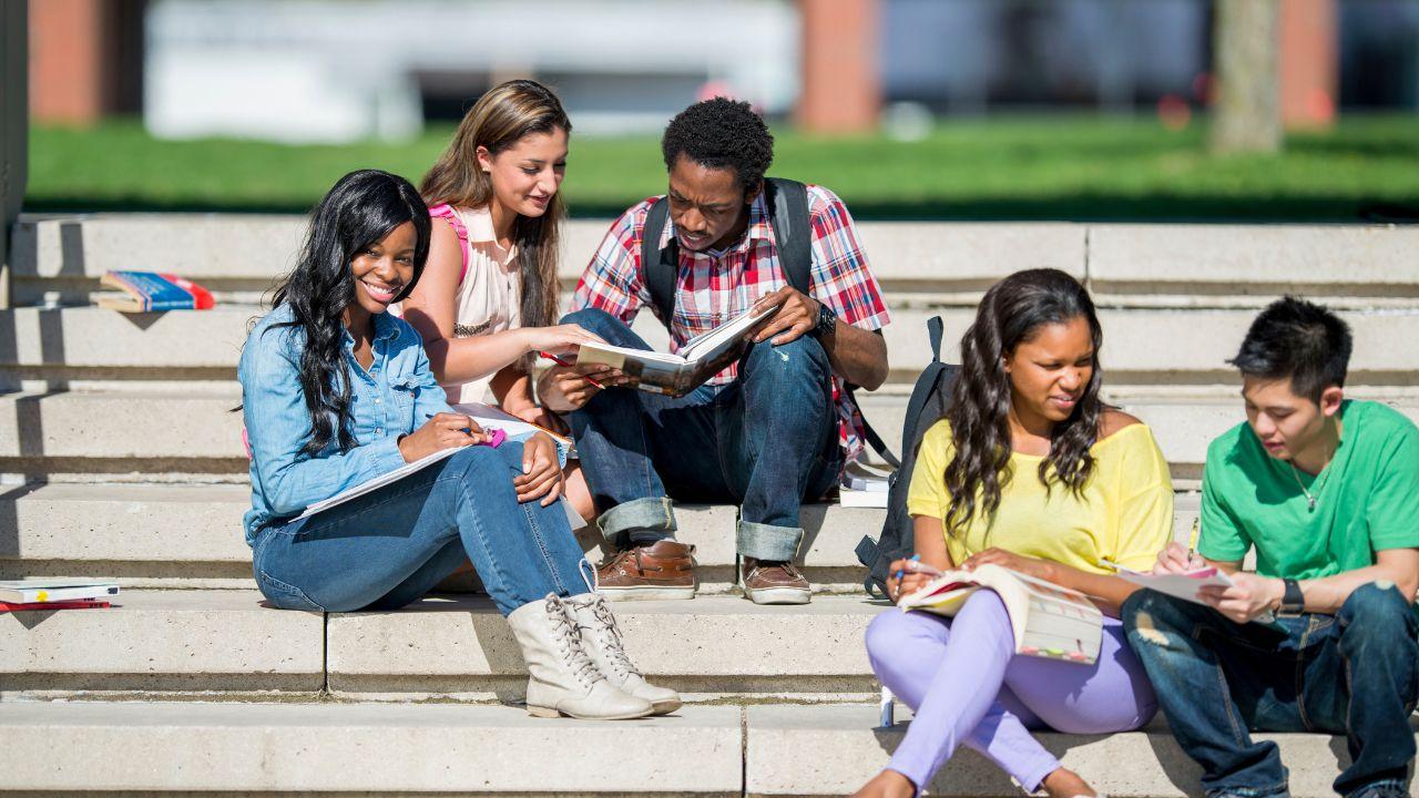 Mahasiswa Dan Kesehatan Mental: Menavigasi Tekanan Hidup Di Era Modern