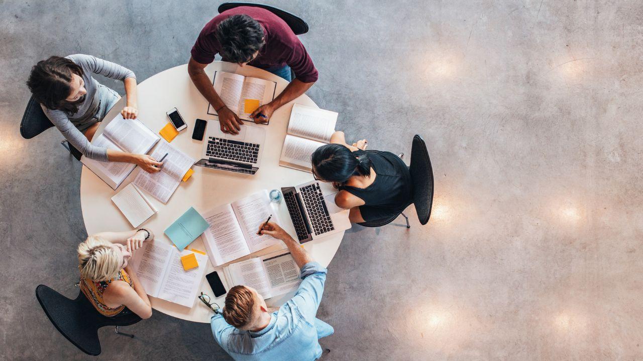 Mahasiswa Dan Budaya Perantauan: Akulturasi Di Tengah Kota Besar