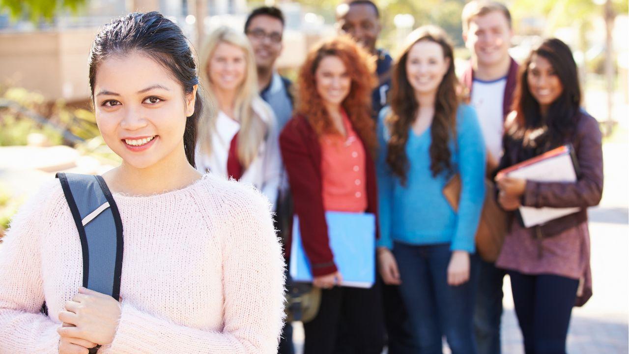 Mahasiswa Dan Perubahan Budaya Akademik: Dari Dosen Ke Mentor”