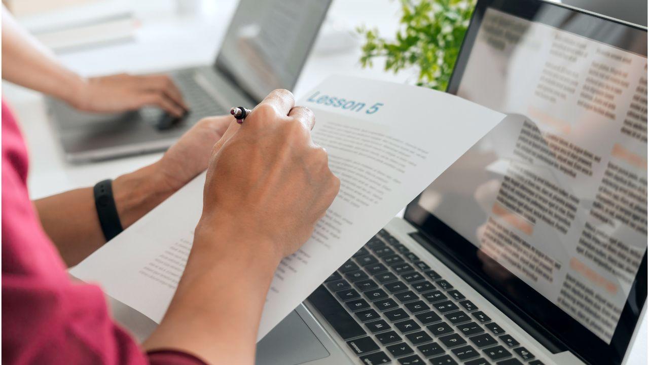 Mahasiswa Dan Budaya Nongkrong: Ruang Kreatif Atau Risiko Konsumerisme?”