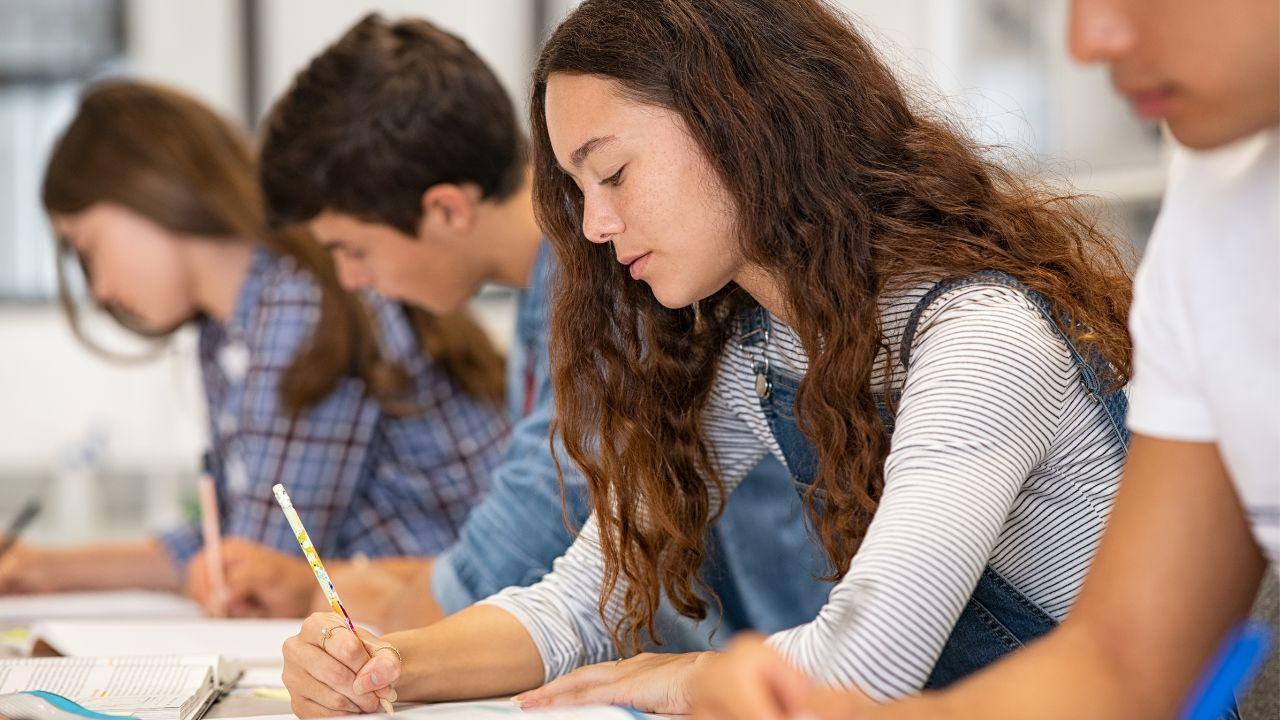 Mahasiswa Dan Budaya Diskusi: Antara Keberanian Berpendapat Dan Takut Salah