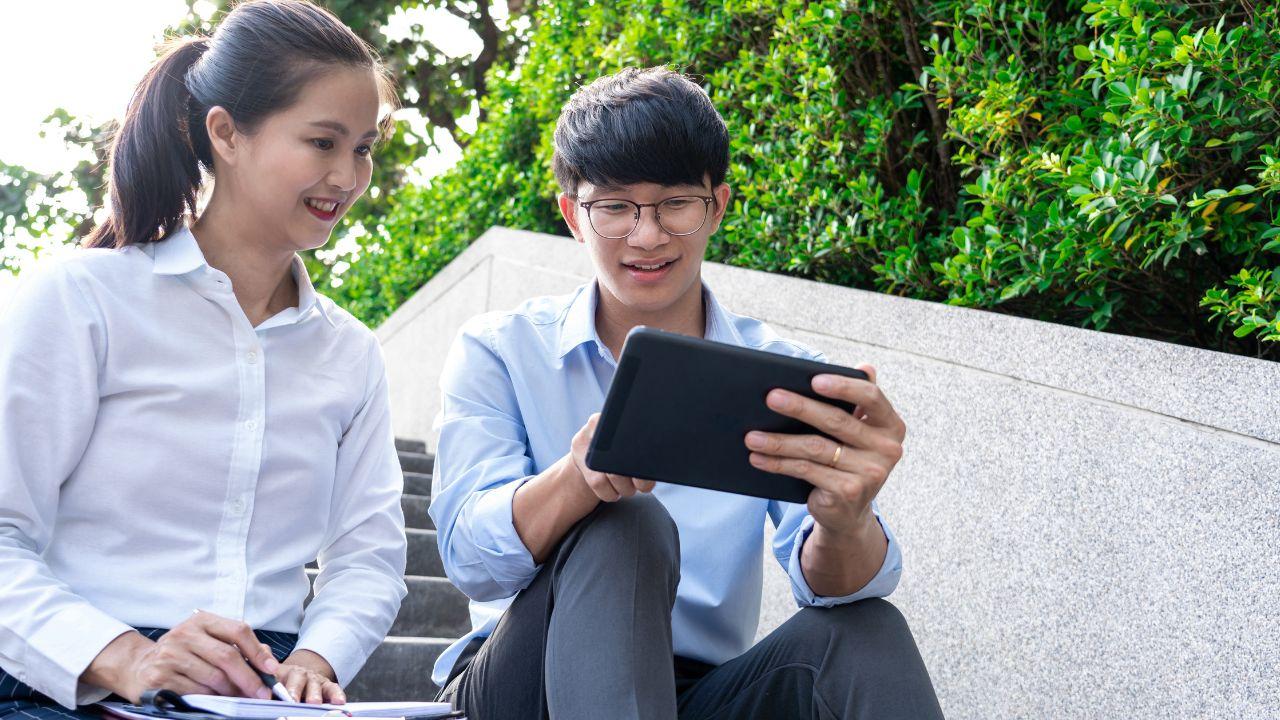 Gaya Hidup Mahasiswa: Antara Sederhana, Tren, Dan Pencarian Jati Diri