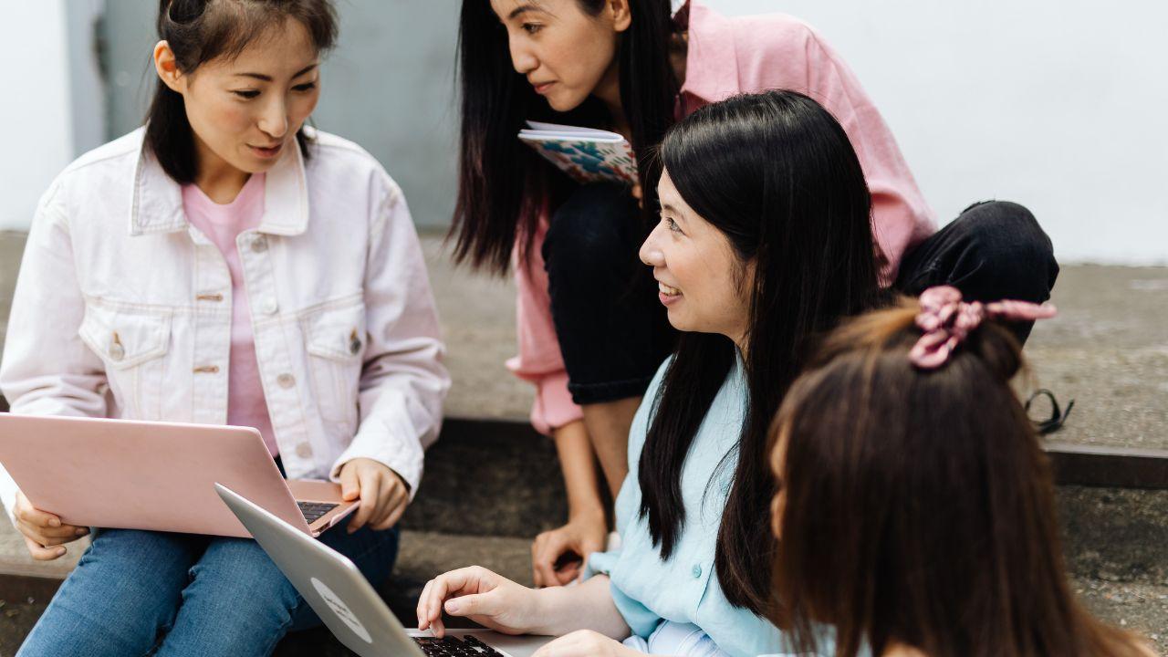 Mahasiswa Dan Seni Bertahan: Menjalani Kehidupan Kampus Dengan Segala Dinamikanya