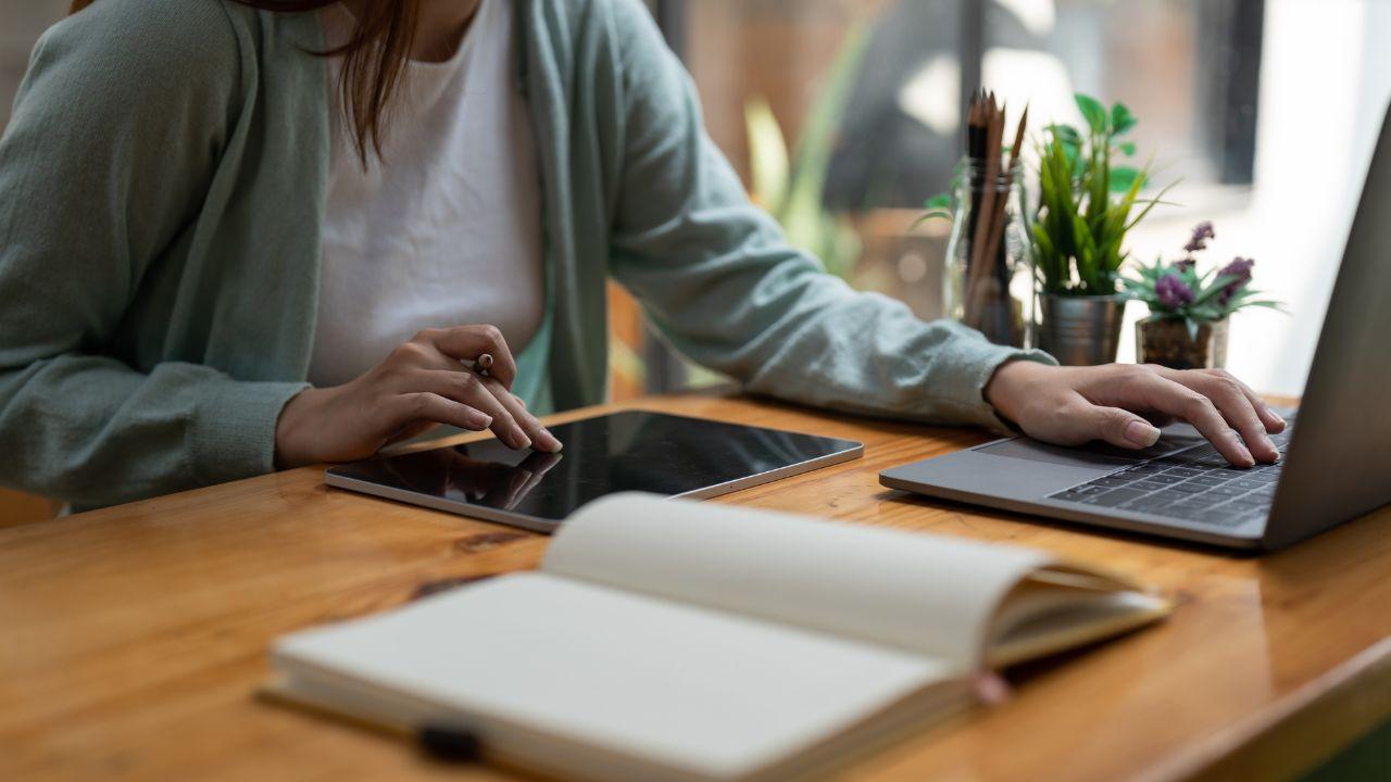 Gaya Hidup Mahasiswa Indonesia: Kupu-Kupu, Kura-Kura, Dan Semua Di Antaranya