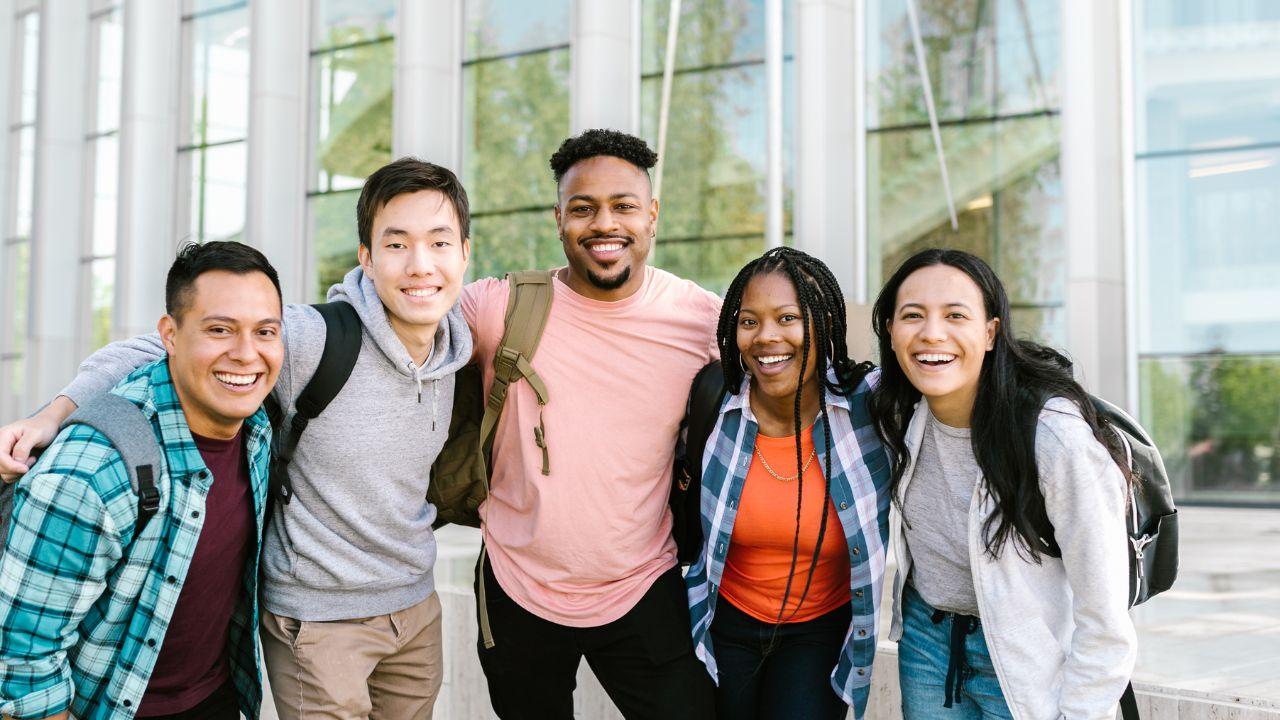 Pergaulan Di Kampus: Jaringan, Persahabatan, Dan Pembelajaran Sosial