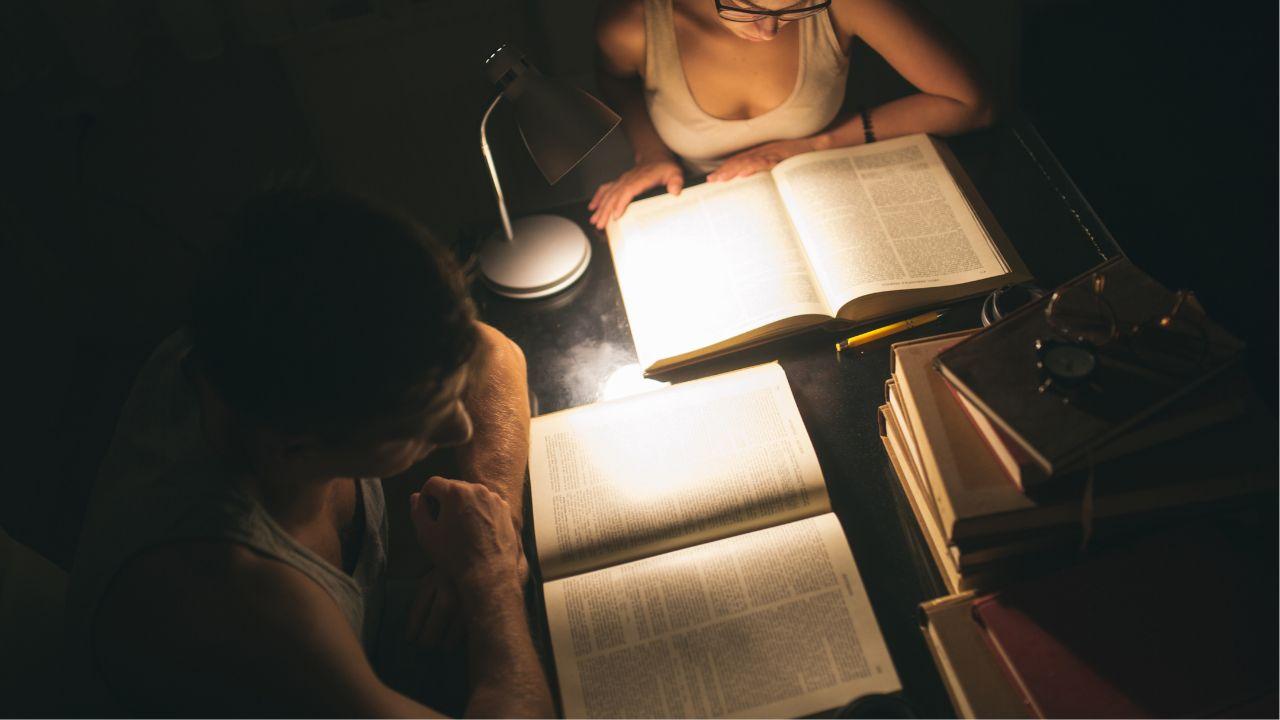 Ritme Hidup Mahasiswa: Mengelola Waktu Antara Akademik, Sosial, Dan Diri Sendiri