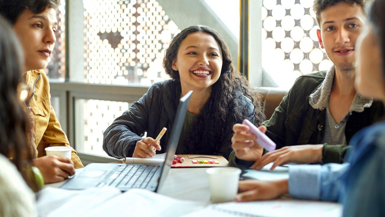 Mahasiswa Dan Pentingnya Literasi Digital Dalam Dunia Pendidikan