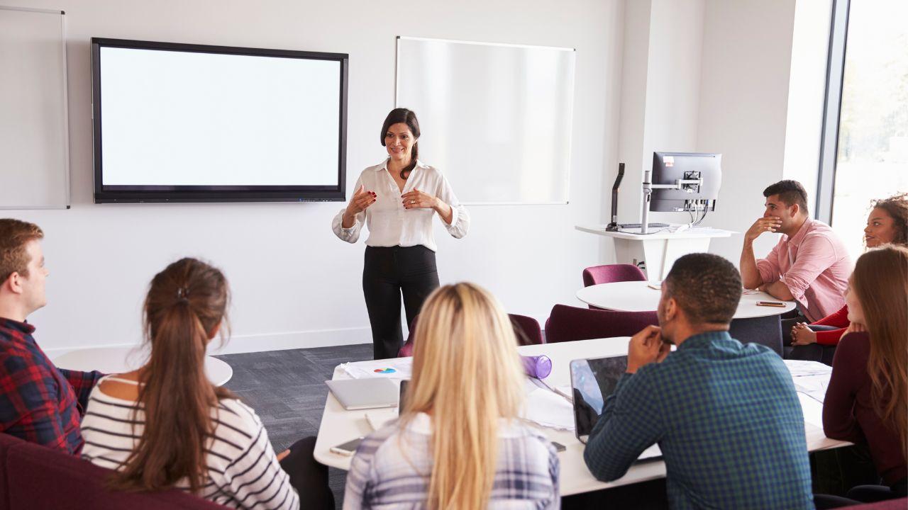 Kesehatan Mental Mahasiswa Dan Tekanan Akademik