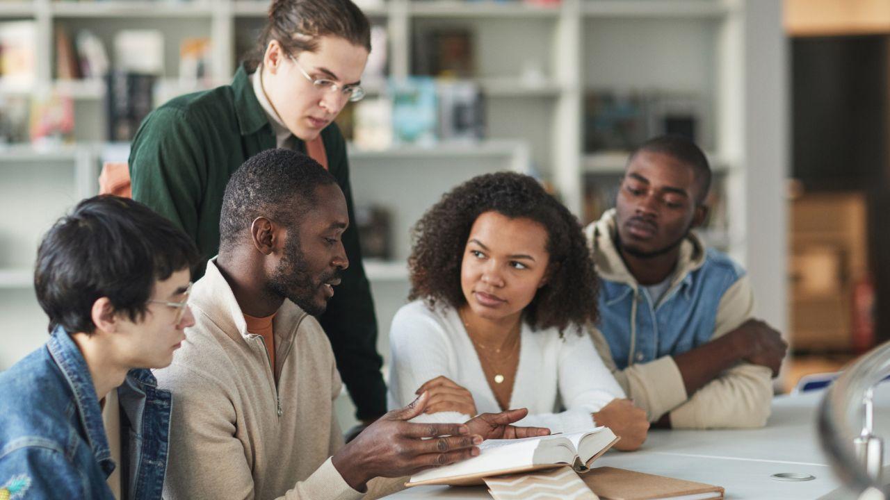 Kehidupan Sosial Mahasiswa Di Lingkungan Kampus