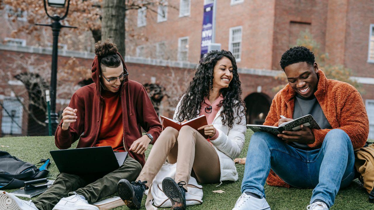 Tantangan Mahasiswa Baru Dalam Beradaptasi Di Kampus