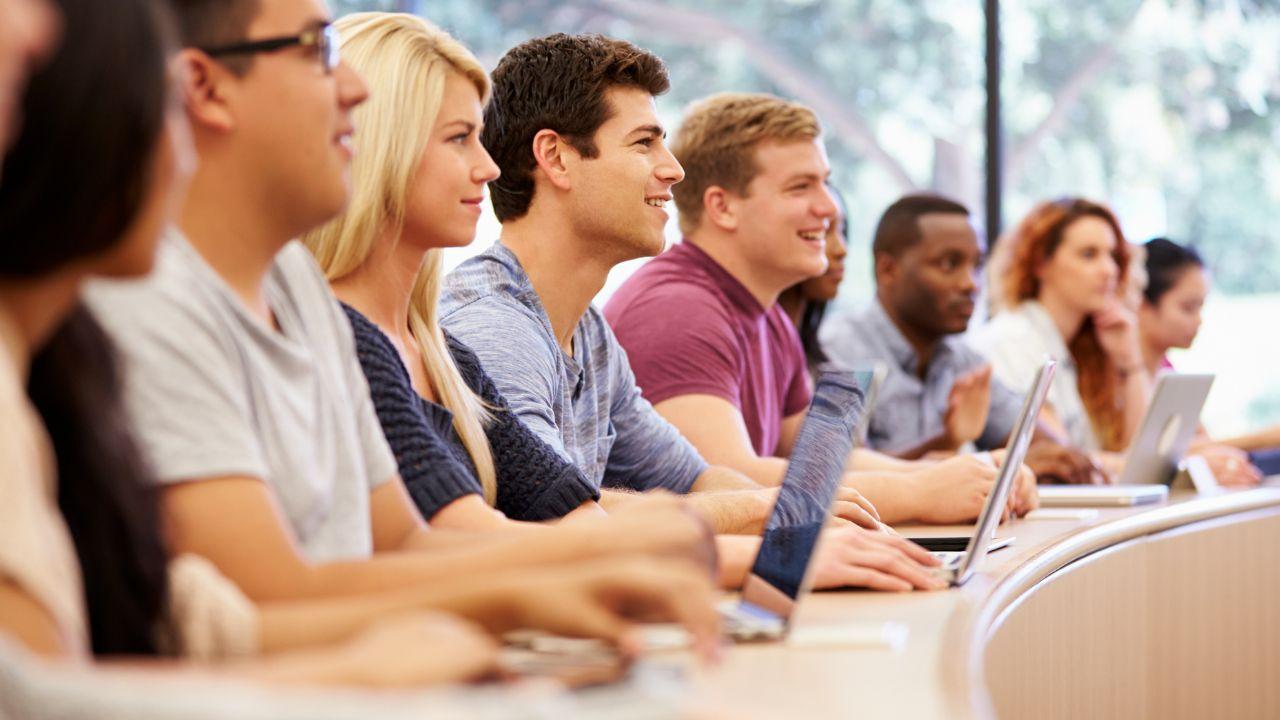 Mahasiswa Dan Strategi Mengatur Waktu Antara Kuliah Dan Aktivitas Lain