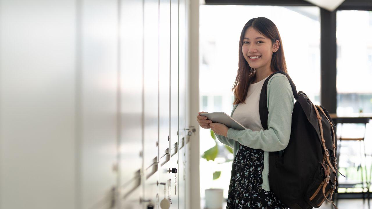 Mahasiswa Dan Tantangan Menjalin Hubungan Sosial Di Era Digital