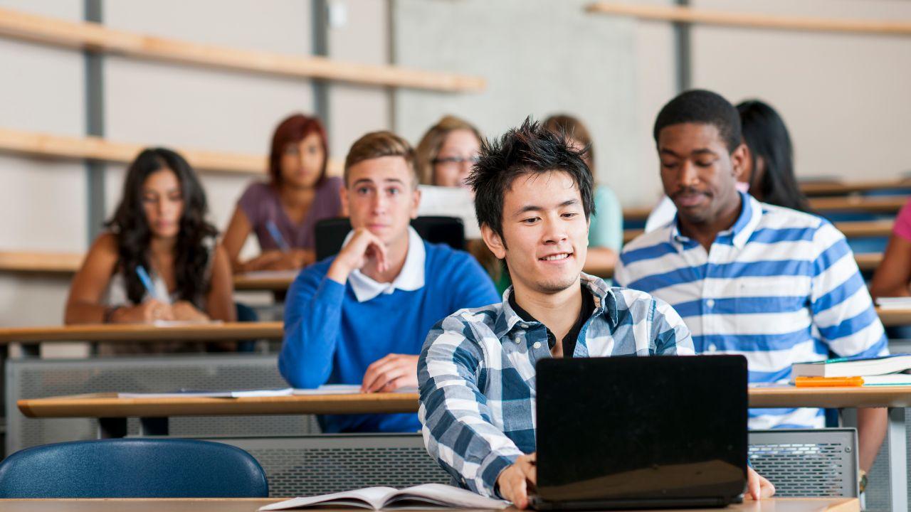 Mahasiswa Dan Tantangan Adaptasi Bagi Mahasiswa Baru