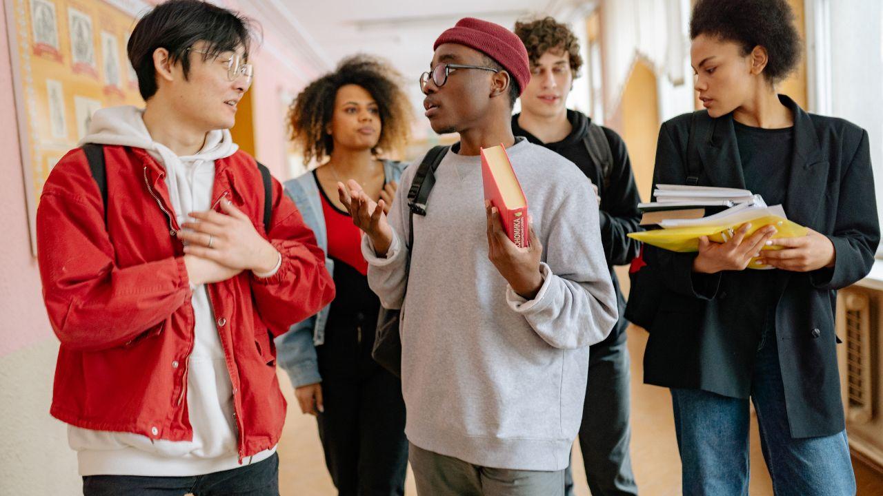 Tekanan Akademik Dan Cara Mahasiswa Menghadapinya