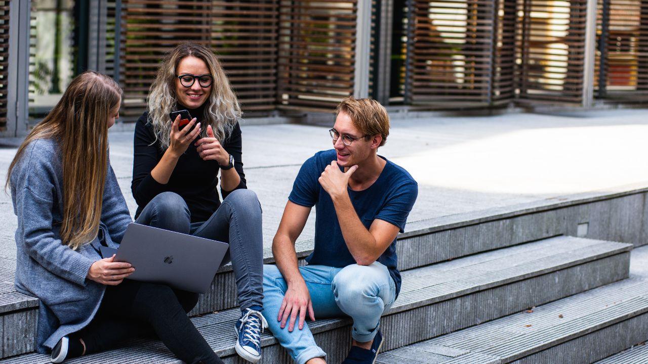 Peran Mahasiswa Dalam Membangun Kepemimpinan Masa Depan